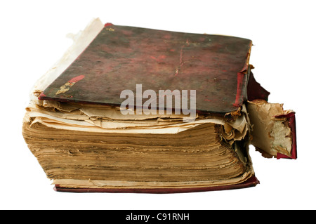 Fragmentierte alte abgenutzte Buch mit rotem Einband. Weiß isoliert Stockfoto