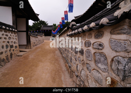 Namsangol Hanok Village ist ein traditionelles historisches Dorf mit traditionellen Hanok-koreanische Häuser gebaut aus Holz inmitten eines ruhigen Stockfoto