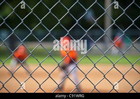 Jugend-Softball-Baseball-Spiel. Stockfoto