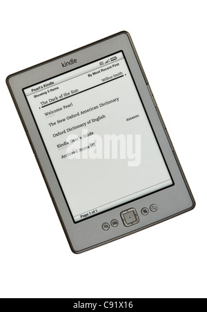 Neue Amazon Wifi Kindle Ebook Reader Bücher Listenseite auf einem weißen Hintergrund. England, UK, Großbritannien Stockfoto