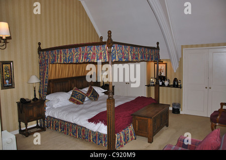 Himmelbett im Zimmer hochnäsig Fox Hotel, Marktplatz, Tetbury, Cotswold Bezirk, Gloucestershire, England, Vereinigtes Königreich Stockfoto