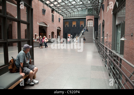 Ein Blick in die Halle der nationalen Holocaust-Museum, Washington DC USA Stockfoto