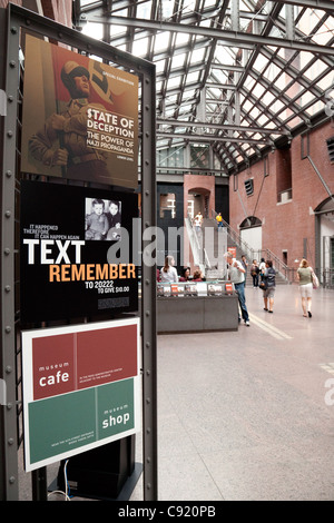 Ein Blick in die Halle der nationalen Holocaust-Museum, Washington DC USA Stockfoto