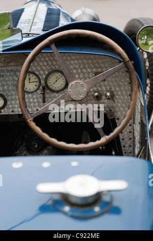 Ein Bugatti Typ 35 geparkt auf einem Hügel klettern Event. Der französische Automobilhersteller war für beide das höchste Qualität Engineering bekannt. Stockfoto