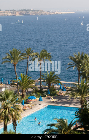 Palma ist eine Stadt an der Küste und ein Ferienort beliebt bei Touristen auf Mallorca, Stockfoto