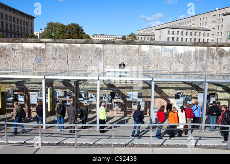 Neue Berliner Mauer Timeline Ausstellung nahe Topographie des Terrors, Aufbau, Berlin Deutschland Stockfoto