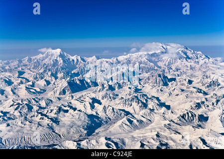 Luftaufnahme des Denali und die umliegenden Berge im Winter. Yunan, Alaska. Stockfoto