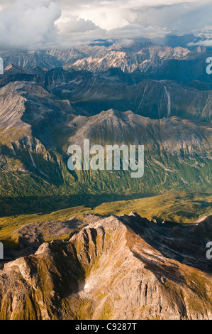 Blick auf die Berge der Alaska Range in der Nähe von Ruth Gletscher Abend im Denali National Park & zu bewahren, Alaska, Sommer Stockfoto