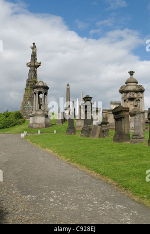 Glasgow Necropolis. Im Hintergrund ist das Denkmal für Duncan Macfarlan, D.D. und Rektor der Universität wurde, von Stockfoto