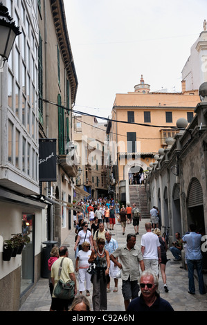 Touristen auf den Straßen von Palma De Mallorca, Spanien, Europa Stockfoto