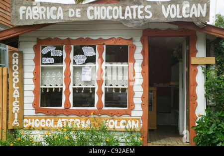 Chile, Seenregion, Puerto Octay, in der Nähe von Puerto Varas, Fassade des Schoko-Laden Stockfoto