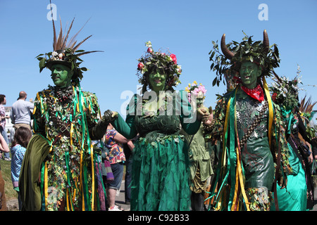 Die schrulligen jährliche Jack in der grünen Festival Prozession statt am Maifeiertag, rund um die alte Stadt von Hastings, East Sussex, England Stockfoto