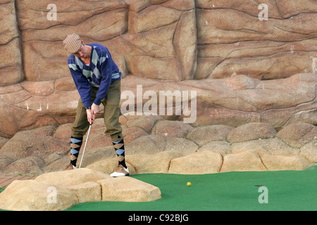 Die schrulligen jährliche Crazy Golf Weltmeisterschaft am Strand in Hastings, East Sussex, England Stockfoto