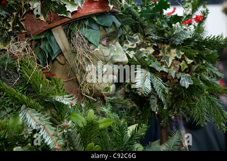 Der schrullige Jahresfeier Twelfth Night Spielen von The Lions Teilgruppe im Januar auf der Bankside, London, England Stockfoto