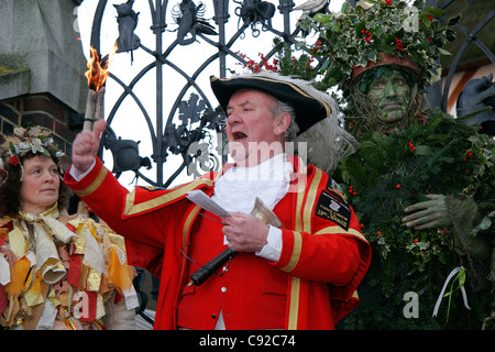 Der schrullige Jahresfeier Twelfth Night Spielen von The Lions Teilgruppe im Januar auf der Bankside, London, England Stockfoto