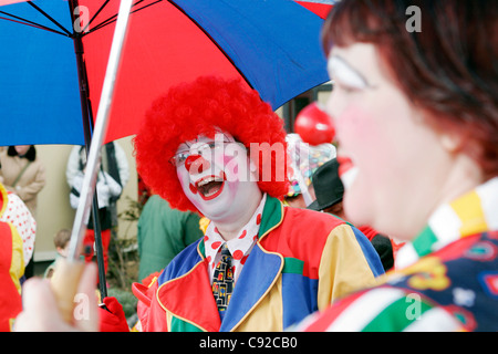 Die schrulligen jährliche Clown Parade, hielt während der Clowns-Jahrestagung statt im März im Butlins in Bognor Regis, England Stockfoto