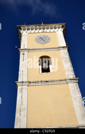 in der Kathedrale Nossa Senhora de Concecao, der alt-katholischen Kathedrale in Inhambane Stadt gibt es ein hoher Glockenturm. Stockfoto