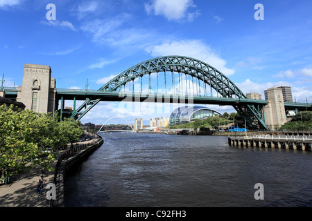 Die Tyne Bridge ist eine Kompression ausgesetzt-Deck-Bogenbrücke über den Fluss Tyne, Newcastle Upon Tyne und Gateshead verbindet. Die Stockfoto