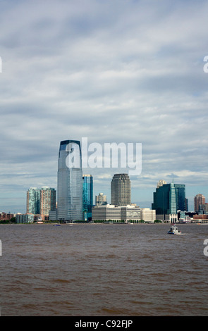 Jersey City Wolkenkratzer (Goldman Sachs 30 Hudson Street) Schmutzwasser Nachwirkungen der Sturm Irene (28. August 2011) Stockfoto