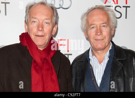 Jean-Pierre Dardenne, Luc Dardenne im Ankunftsbereich für THE KID mit BIKE Special Screening beim AFI FEST, The Egyptian Theatre, Los Angeles, CA 8. November 2011. Foto von: Emiley Schweich/Everett Collection Stockfoto