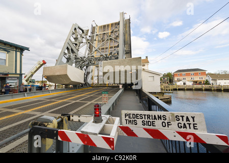 Mystic River Klappbrücke über Mystic River in alten mystischen Connecticut im Jahre 1922 gebaut. Stockfoto