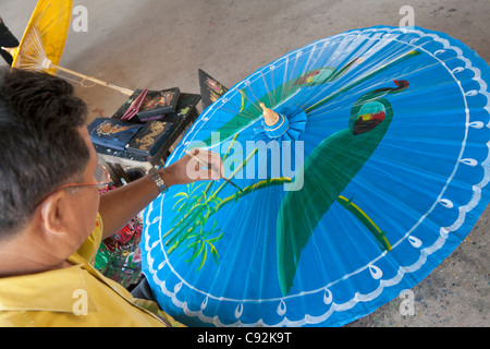 Malerei-Sonnenschirme im Dach Dorf Bo Sang, Thailand Stockfoto