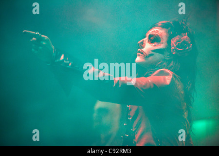 TURIN, Italien - 01. NOVEMBER: Lacuna Coil, Darkness Rising Tourdatum am 1. November 2011 Turin, Italien. Stockfoto