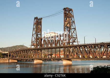 Portland Stadt Stadt Oregon Stahlbrücke über den Willamette River Vereinigte Staaten von Amerika-USA Stockfoto