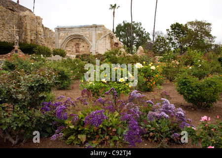 Kalifornien - Blumen wachsen in den Gärten an der Mission San Juan Capistrano. Stockfoto