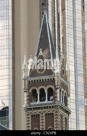 St. Michael Uniting Church ist eine markante Kirche mit einem umstrittenen Ministerium steht an der Collins Street. Stockfoto