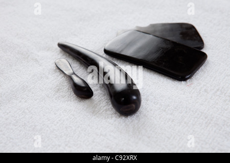 Auswahl von Gua Sha Bone-Akupunktur-Hilfsmittel Stockfoto