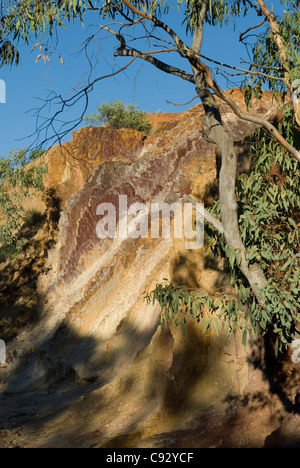 Ochre Pits sind ein beliebtes touristisches Ziel ein ehemaligen mine Schichten des bunten Rock, die auf die Aborigine heilig sind Stockfoto