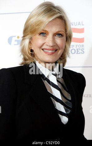 Diane Sawyer in Anwesenheit zugunsten 5. jährlichen Stand Up For Heroes, Beacon Theatre, New York, NY 9. November 2011. Foto von: F. Burton Patrick/Everett Collection Stockfoto