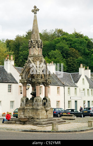 Atholl Memorial Fountain gebaut 1866 Ehren George Murray. Gelegen in The Cross, Zentrum der alten Stadt Dunkeld, Tayside, Schottland Stockfoto