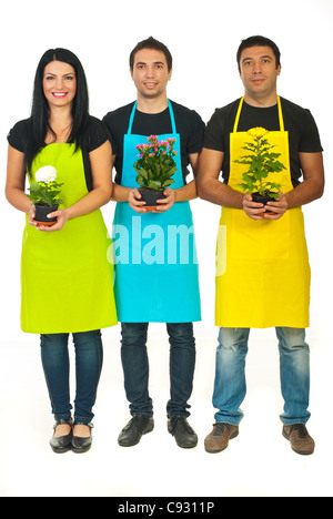 Voller Länge von drei Floristen Team hält Blumen in Töpfen isoliert auf weißem Hintergrund Stockfoto