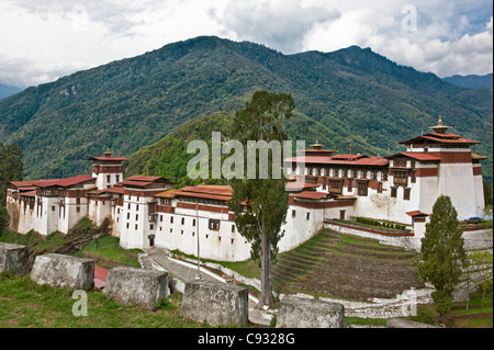 Die massive Trongsa Dzong oder Festung, wurde in den 1640er-Jahren gebaut. Stockfoto