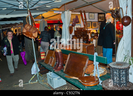 Paris, Frankreich, Bastille Brocante, Menschen beim Einkaufen in französischen Antiquitätenmarkt Stockfoto