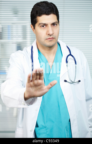 Porträt von Ernst Arzt zeigt Warnzeichen Stockfoto