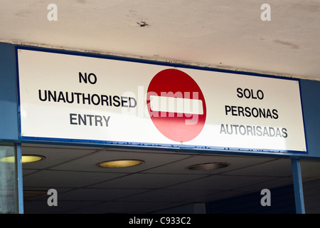 Keine unerlaubten Einreise Spur, Gibraltar Grenze. Stockfoto