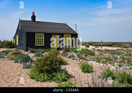 England, Kent, Dungeness.  Prospect Cottage, im Besitz der verstorbenen Künstler und Regisseur Derek Jarman. Stockfoto