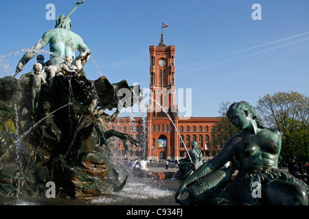 Das Rote Rathaus ist das Rathaus von Berlin, befindet sich im Stadtteil Mitte in der Rathausstraße, Deutschland. Stockfoto