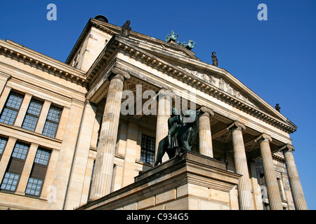 Der Gendarmenmarkt ist ein Platz in Berlin, und das Konzerthaus und der französischen und deutschen Kathedralen. Deutschland. Stockfoto