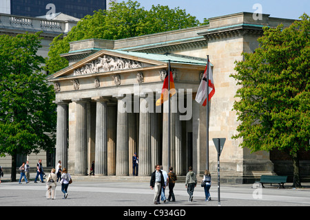 Die Neue Wache - neue Wachhaus ist ein Kriegsdenkmal in Berlin, Deutschland. Stockfoto