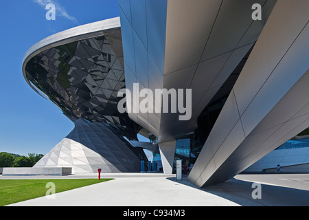 Blick auf den Haupteingang zur BMW Welt, eine Ausstellung-Anlage der Firma BMW, München, Bayern, Deutschland Stockfoto