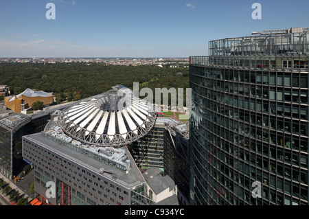 Das Sony Center am Potsdamer Platz vom Kollhoff-Tower in Berlin-Mitte zu sehen. Stockfoto