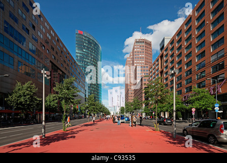 Der Potsdamer Platz wurde nach dem Fall der Berliner Mauer im Jahr 1989 Berlins neue Mitte. Stockfoto