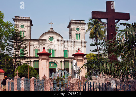 Die Eglise du Sacré Coeur in Chandernagore am Fluss Hooghly. Stockfoto