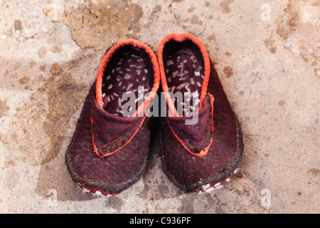 Indien, Ladakh, Hemis. Monk es Schuhe zu Gotsangpas Höhle. Stockfoto