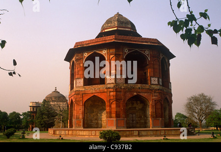 Indien, Neu-Delhi. Sher Mandal, eine achteckige Turm aus rotem Sandstein steht in der Purana Qila in Neu-Delhi Stockfoto