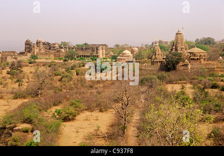 Indien, Rajasthan, Chittorgarh. Ein Blick über Chittorgarh Fort von der Spitze des Vijay Stambh. Stockfoto